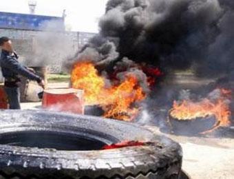 سكان الحباير بالشلف يقطعون الطريق