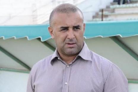 رسميا..الرجاء البيضاوي ينهي مهام المدرب الجزائري عبد الحق بن شيخة