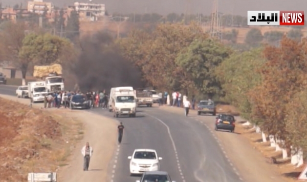سكان قرية ثامر بالبويرة يقطعون الطريق الوطني رقم 5