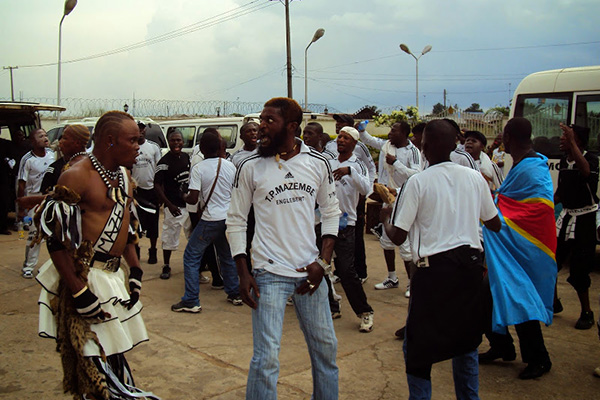 جماهير مازيمبي تعتدي على لاعبي وفاق سطيف