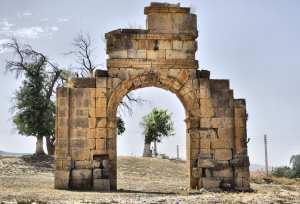 L’arc de triomphe de Markouna, un monument romain antique d'une splendeur grandiose
