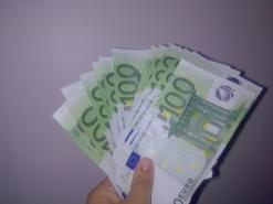 وضع شخص تحت الرقابة القضائية بتهمة تهريب 12 ألف 