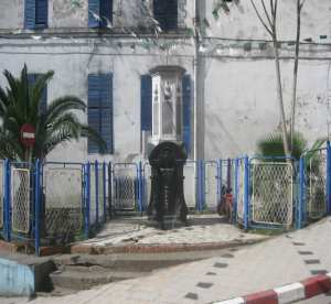 Cippe Romain de LAMBESE face au siège de la Mairie de Béjaia