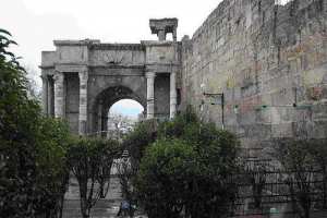 Porte Caracalla, l’arc de triomphe de la ville de Tébessa