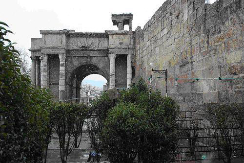 Porte Caracalla, l’arc de triomphe de la ville de Tébessa