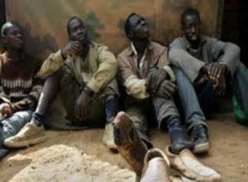 لاجئون أفارقة يحتلون السوق المغطاة بخنشلة