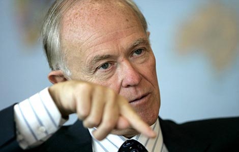 رئيس طيران الإمارات يشكك بحقيقة اختفاء الطائرة الماليزية