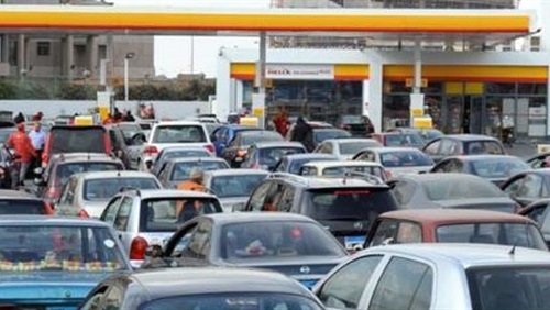 أزمة وقود تعرفها الوادي وطوابير طويلة للظفر بلترات