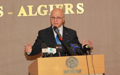 Medelci plaide les «réformes constitutionnelles» de l'Algérie