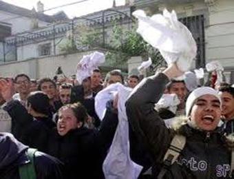 عشرات التلاميذ ببني جماتي بسطيف في وقفة احتجاجية