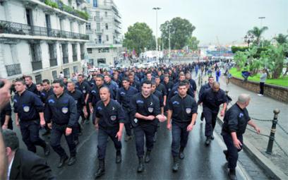 La police marche à Alger et à Ghardaïa