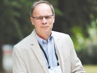 Son école a signé un accord avec le ministère de l'industrie