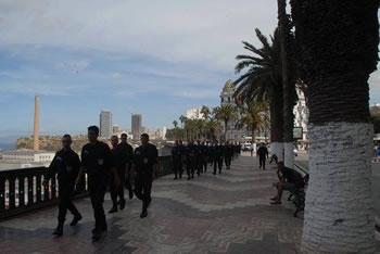 Des policiers manifestent dans le calme