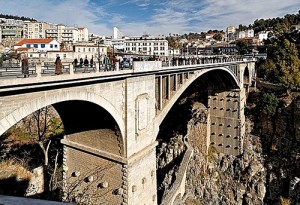 كما جرى في شعار تلمسان عاصمة الثقافة الاسلامية