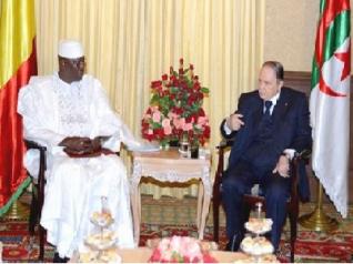 Bouteflika reçoit le haut représentant du président malien pour le dialogue