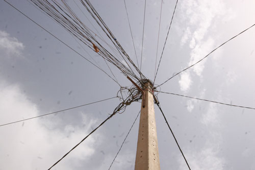 فلاحون يقرصنون الكهرباء ويضخون المياه القذرة من الوادي