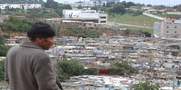 سكان الأحواش القصديرية بالبويرة يحتجون