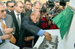 زوخ يضع حجر الأساس لإطلاق مشروع