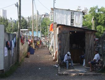 سكان الحارات الهشة بسطيف يحتجّون