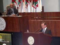 Les députés focalisent sur les moyens de contrer la chute des cours de pétrole