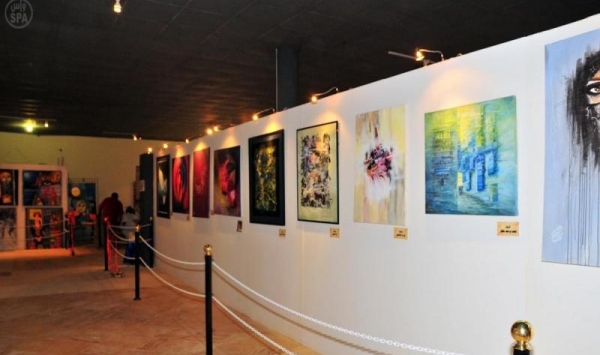 32 فنانا منتظرا في 