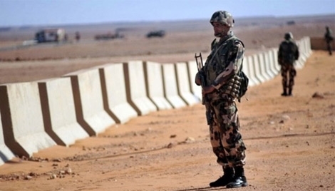 القضاء على أربعة مهربين مسلحين واسترجاع أسلحة رشاشة في أدرار