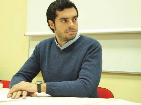 «الأديب المناضل» خواكين أزاوستري ينشّط مائدة مستديرة بالعاصمة