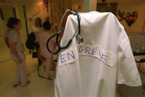 أطباء أمام المحكمة الإدارية سيدي بلعباس