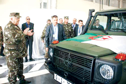 ڤايد صالح يشرف على إنتاج أول سيارتين جزائريتين من نوع 