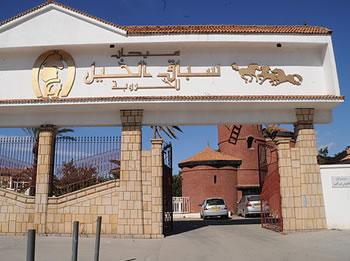 Les employés de la Société des courses occupent les lieux