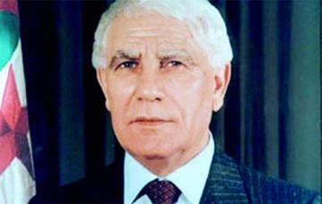 إطلاق اسم الشاذلي بن جديد على جامعة الطارف