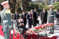 Le président Bouteflika se recueille au cimetière d'El Alia