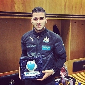 الصحافة الإنجليزية تثني على مهدي عبيد