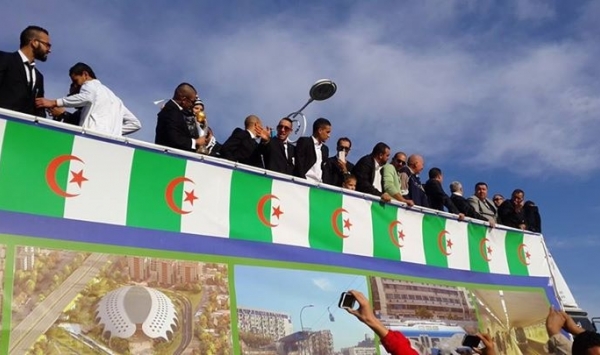 الوفاق يحظى باستقبال شعبي مميز بسطيف