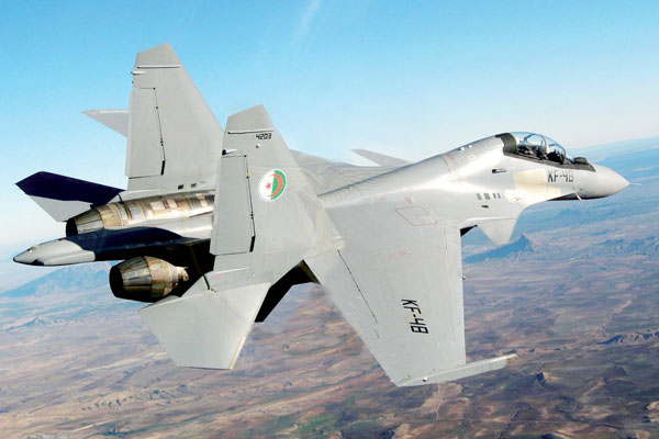 سقوط طائرة تدريب عسكرية من طراز «ميغ 25» ونجاة الطيار بمنطقة الطريش بتيارت