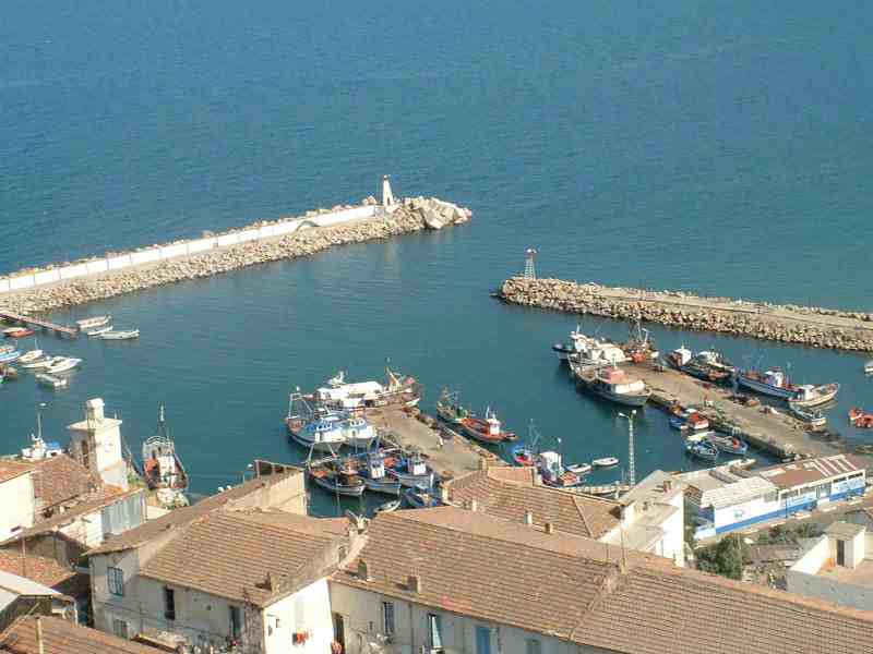 Port de stora et ses phares (balises) jetée Est