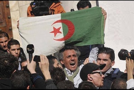 توقيف رشيد نكاز ببجاية بتهمة التحريض على التجمهر