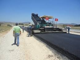 إنجاز عدة طرقات ومسالك لفك العزلة عن سكان المناطق النائية بإيليزي