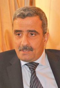 وزير الرياضة يتعهد بفتح تحقيق حول تسيير المركب الرياضي لبشار