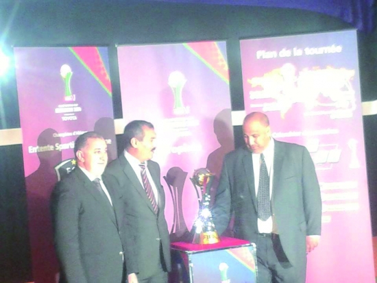 إقبال كبير على مشاهدة مجسم كأس العالم للأندية بسطيف