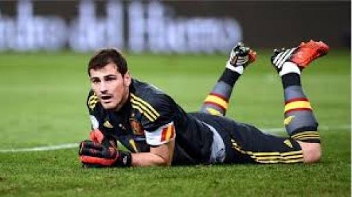 الحارس إيكر كاسياس يقترب من التنقل إلى البطولة الانجليزي لكرة القدم