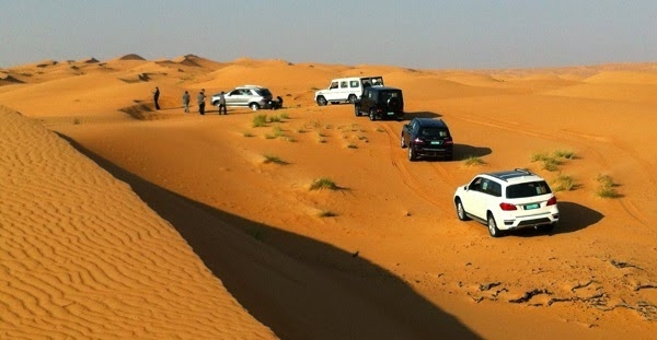 قتلي وجرحي إثر انقلاب سيارة وفد من دولة قطر جنوب البيض