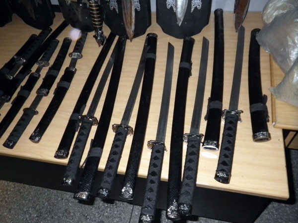 جرحى وحرق سيارة في هجوم ب