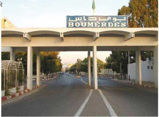 عمال ديوان الترقية والتسيير العقاري ببومرداس في احتجاج