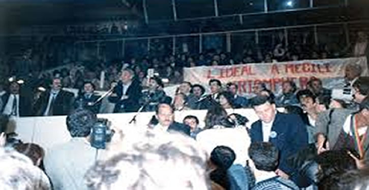 Le 15 décembre 1989 : retour de Hocine Ait Ahmed au pays après 23 ans d’exil.