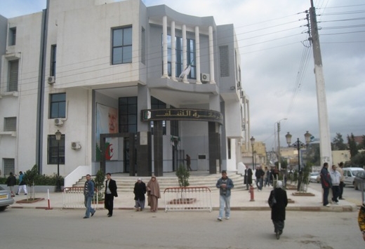 ملاسنات حادة بين رئيس بلدية الشلف ومعارضيه