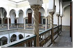 قصر ’’عزيزة’’ تحفة أثرية تصارع شبح الزوال