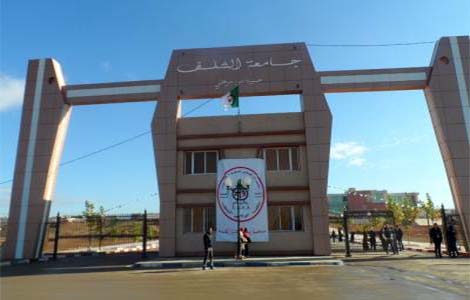 طلبة قسم الهندسة المعمارية في الشلف يواصلون الإضراب