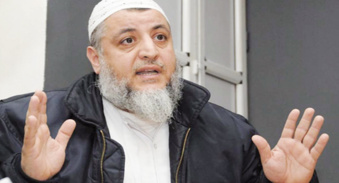 TANDIS QUE DES INTELLECTUELS APPELLENT A SON INCARCERATION