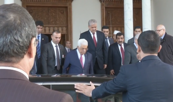 محمود عباس يستقبل سلال